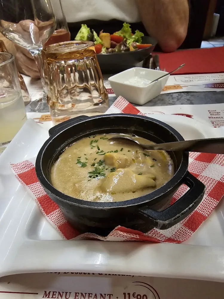 Cassolette D'œufs Mollet Sauce Foie Gras